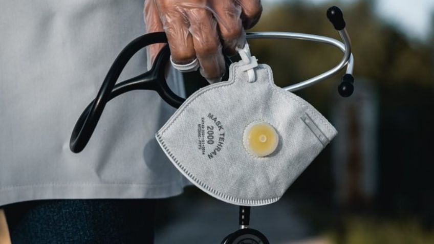 Vacuna AstraZeneca también se suspende de manera provisional en Italia; docente murió