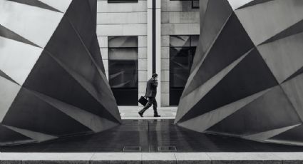 ¡Ni un segundo menos! Castigan a empleados japoneses por salir 2 minutos antes de su hora