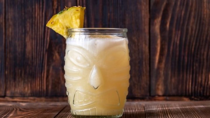 Desinflama tu vientre con ayuda de esta exquisita agua de piña con avena