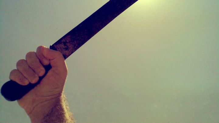 ¡Con machetes! Vecinos dan tremenda golpiza a ladrones que trataron de robar una vivienda