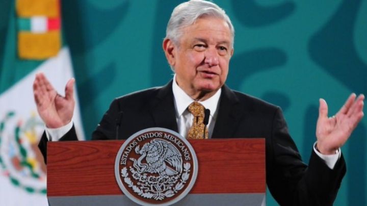 AMLO adelanta que habrá reforma constitucional si ley eléctrica se cancela