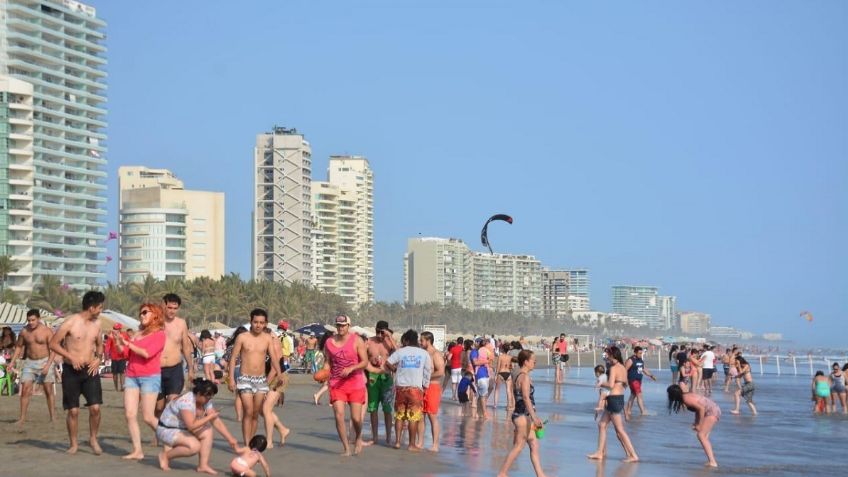 VIDEO: ¡Empezó por una chancla! Pelea campal en Acapulco desata risas y memes en Internet