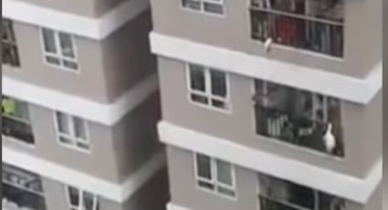 VIDEO: ¡De milagro! Hombre rescata a bebé de 2 años que cayó del piso 12 de un edificio en Vietnam