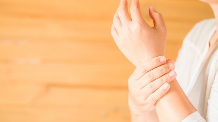 ¿Te duelen las manos? Estos ejercicios te ayudarán a aliviar el dolor en minutos