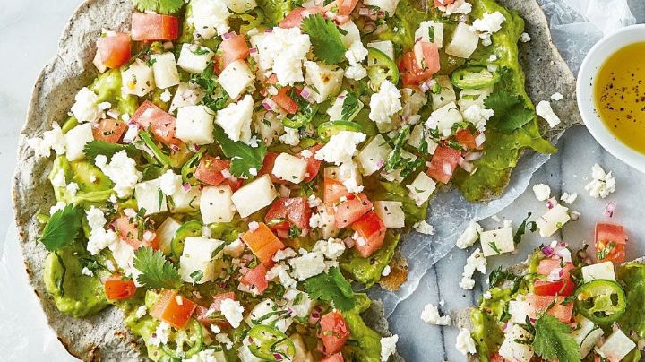 Vive una Cuaresma muy tradicional con una rica tlayuda oaxaqueña con jícama