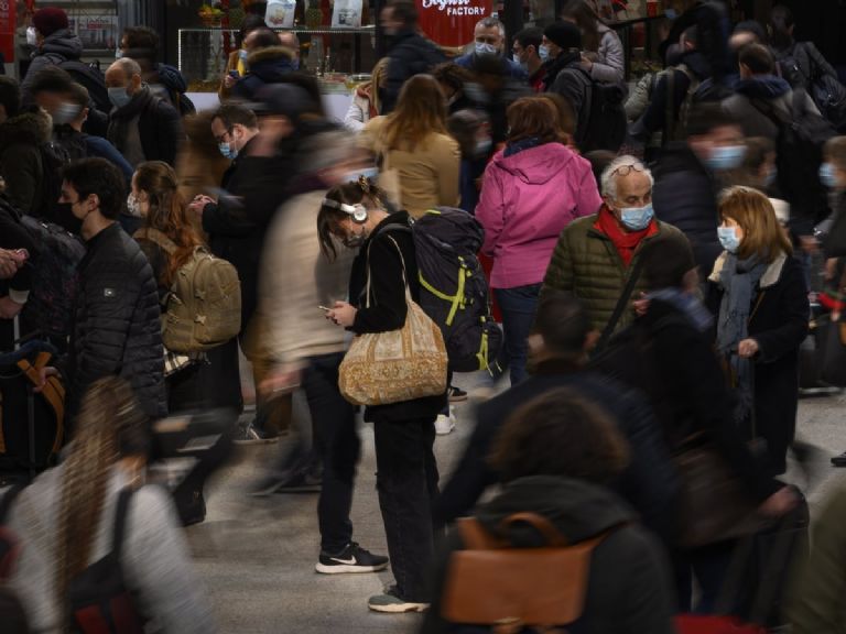 Abandonan París por restricciones de aislamiento