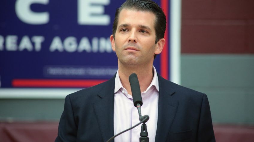 VIDEO: ¡Sin vergüenza! Así se burla Donald Trump Jr de las caídas que tuvo Biden al abordar avión