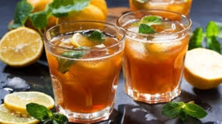 Complementa todas tus comidas con este rico y saludable té helado de hierbabuena