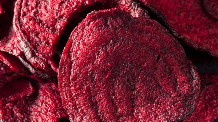 ¡Ideales para gente con hipertensión! Estos chips de betabel veganos te fascinarán