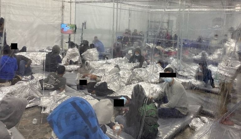 Niños detenidos en centros de migración de ICE