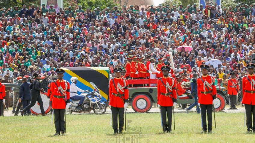 Registran estampida humana durante velatorio del presidente de Tanzania; hay menores fallecidos