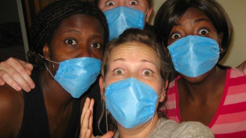 ¡No lo creerás! Mujer insulta a empresa de cubrebocas; reclama que "pidió una docena y llegaron 12"