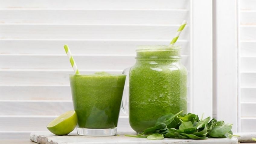 Comienza tu día con el estómago lleno gracias a este saludable jugo verde exprés