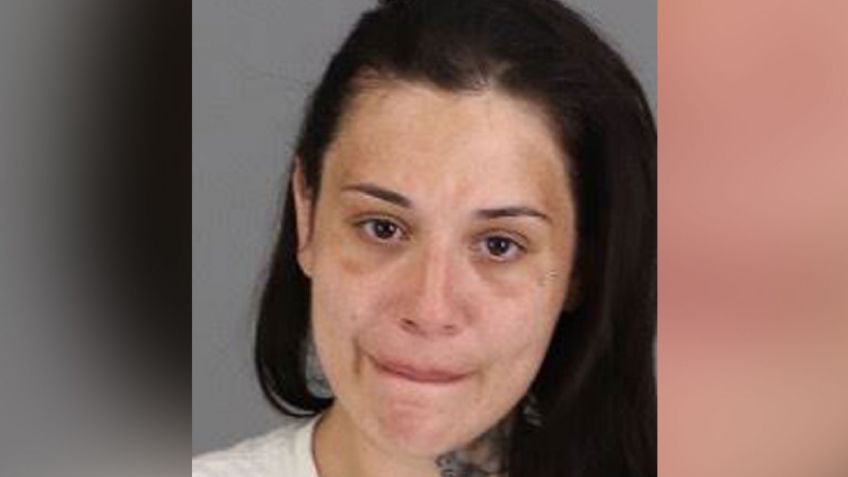 "¡Saquen a mis bebés!": Acusan de homicidio a mujer que quemó a sus hijos en un incendio