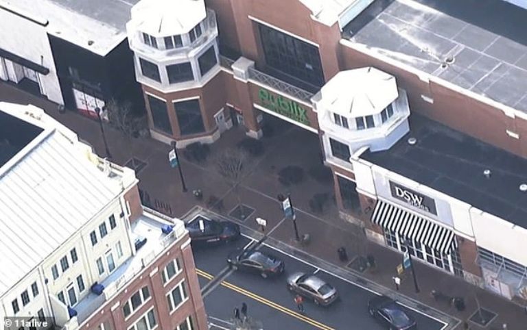 Detienen a un joven de 22 años con cinco armas en Atlanta