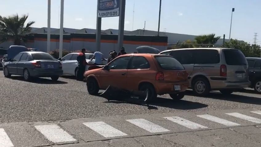 ¡Qué susto! Al menos 12 autos resultan afectados tras mega carambola en Hermosillo