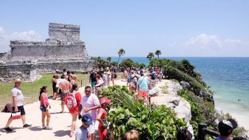 Bañistas abarrotan playas de Tulum pese a pandemia; ignoran medidas sanitarias