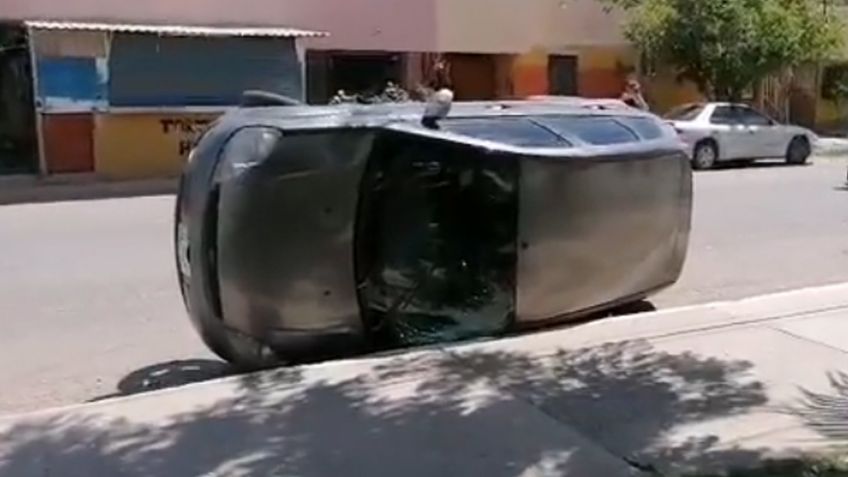 Abandonan automóvil volcado al sur de Ciudad Obregón; habría participado en persecución
