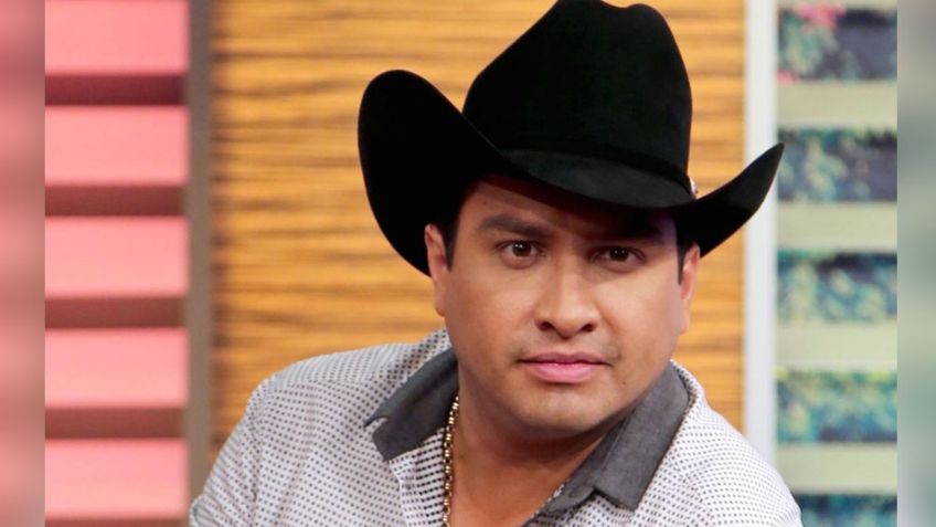 VDEO: Julión Álvarez deja en shock las redes al presumir su lujoso bolso 'Louis Víctorr'