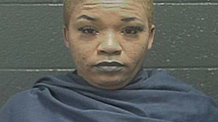 ¡De vuelta a prisión! Sorprenden a exreclusa robando vibradores; los guardó entre sus ropa