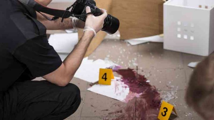 Mujer oculta el cadáver de su esposo debajo del colchón; lo asesinó y envolvió en plástico