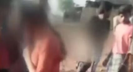 VIDEO: Humillan a joven víctima de violación; la hicieron desfilar junto a su agresor