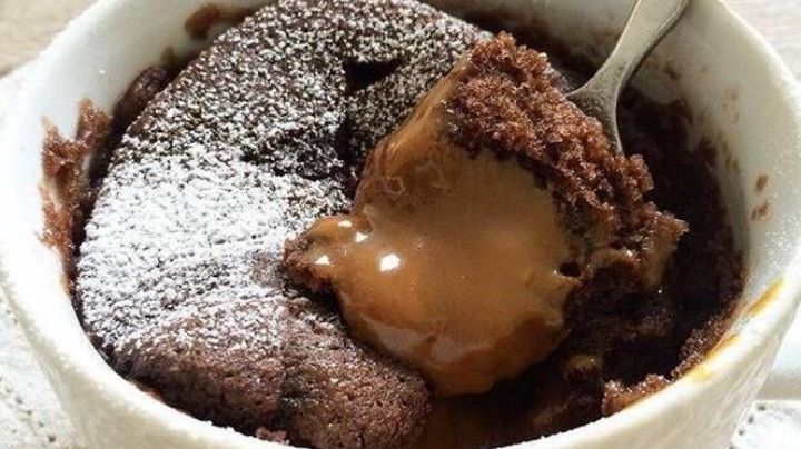Endulza tu vida en tan solo 20 minutos con este delicioso volcán de chocolate