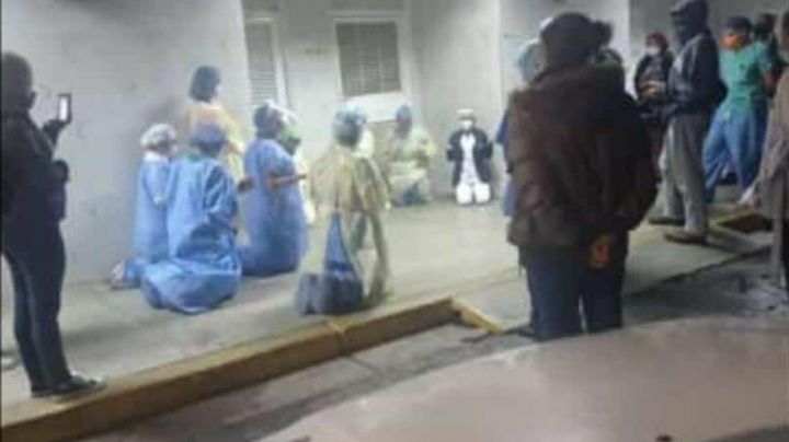 VIDEO: Hospital Covid-19 colapsa; médicos se arrodillan para orar por sus pacientes