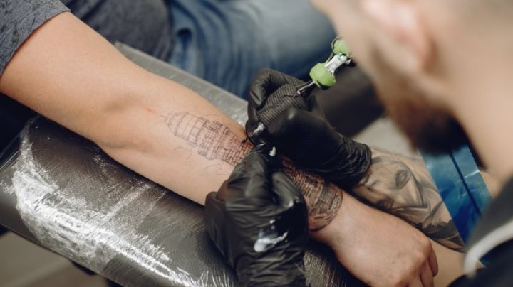 Aprende cómo hacer que tus tatuajes en el brazo no se desvanezcan con el tiempo