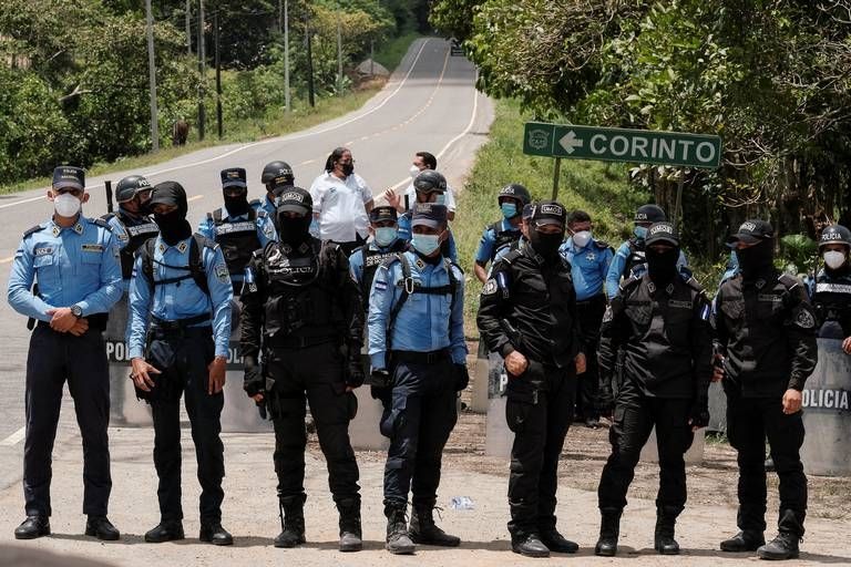 Policía de Honduras disuelve caravana migrante