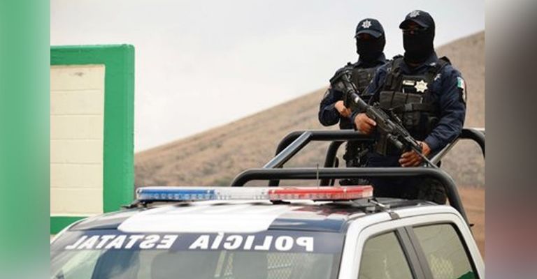 Autoridades acuden al sitio del crimen