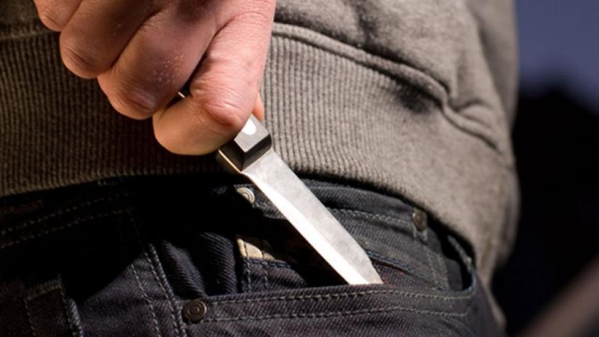 Atroz ataque: Niña es hallada llena de sangre en la calle; acuchillaron personas en restaurante