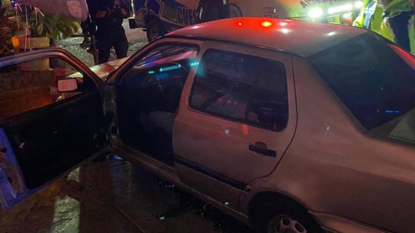 De varios balazos, hombre muere dentro de su auto; fue alcanzado por los sicarios