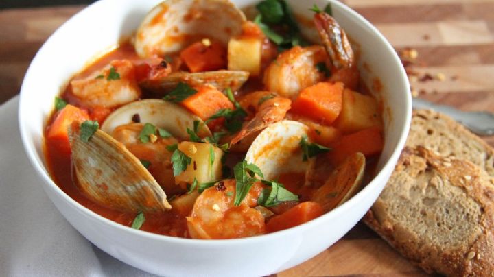 ¿Caldo de camarón y almejas? Descubre cómo hacer una de las recetas favoritas de Cuaresma