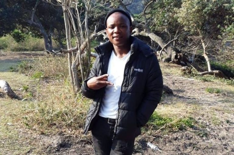 Malibongwe Mfila murió atacado por dos leones