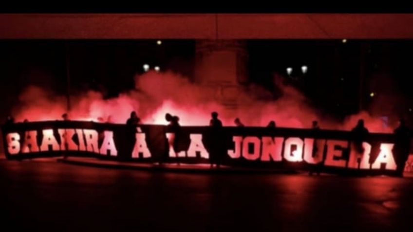 Afición del PSG calienta partido contra del Barcelona con insultos a Shakira