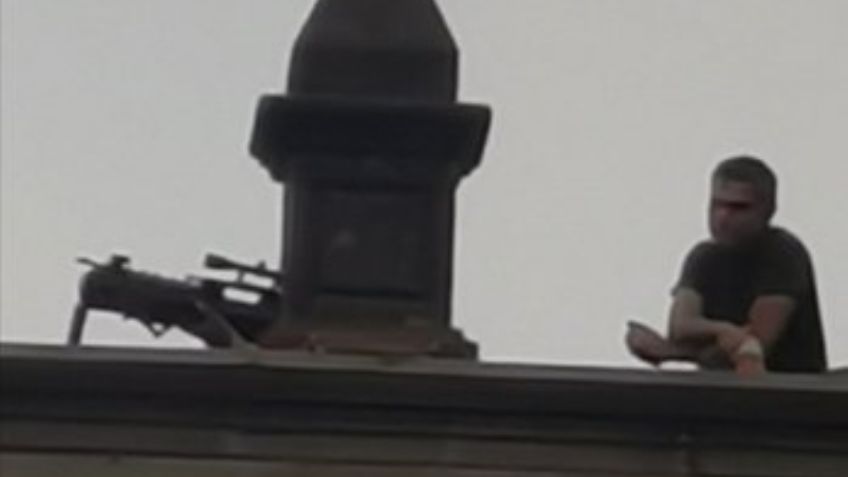 Alertan presencia de sujetos armados que protegen desde el techo el Palacio Nacional