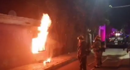 Cajeme: Devastador incendio consume casa en la Ladrillera; le arrojaron bomba 'molotov'