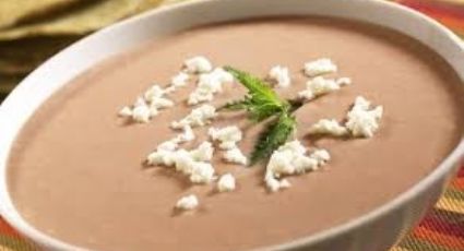 ¡Delicioso! Prepara esta rica crema de frijol con tan solo 5 ingredientes