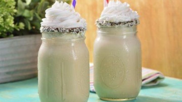 Sorprende a tu paladar con este refrescante y sencillo frappé de coco