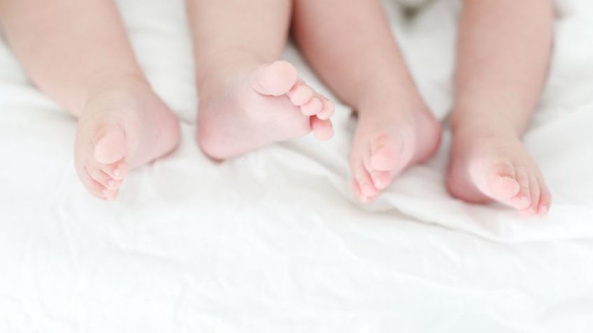 Golpeados y desnudos: Así fue el macabro hallazgo de gemelos recién nacidos en un patio