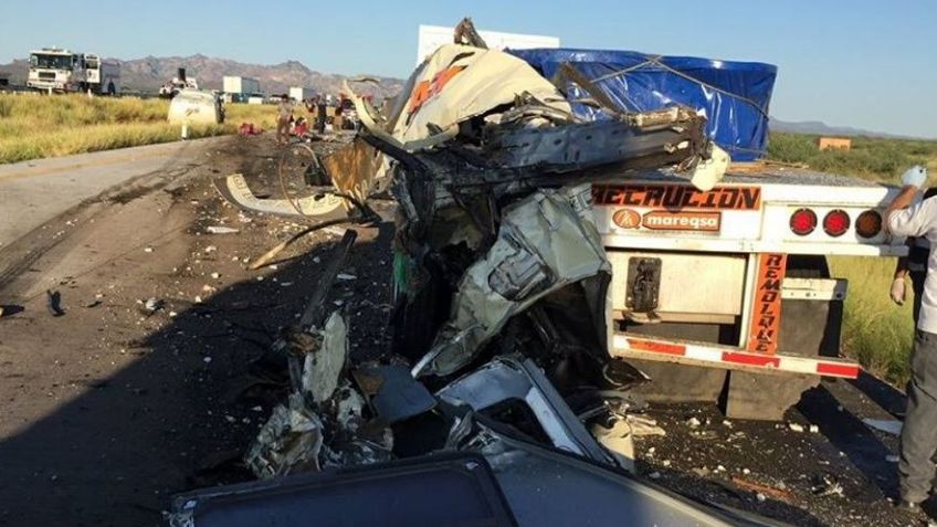 Tragedia en Sonora: Fuerte choque entre dos tráileres deja a chofer prensado y sin vida