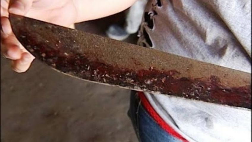 "Me armé de valor": A machetazos, mujer ejecuta a su hijo; alegó que él solía maltratarla