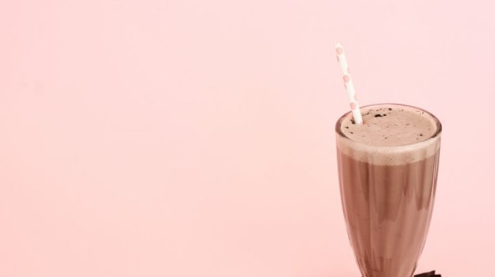 Consiéntete sin perder la figura con esta malteada de chocolate baja en calorías
