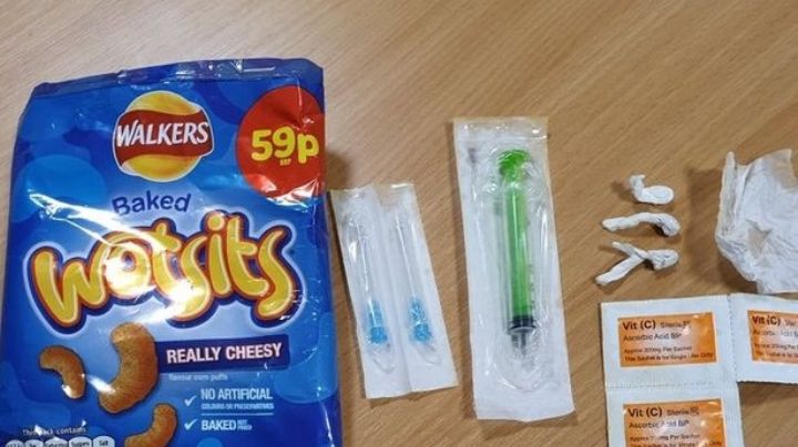 Enfermera con "ojo de halcón" encuentra un paquete de frituras con droga adentro