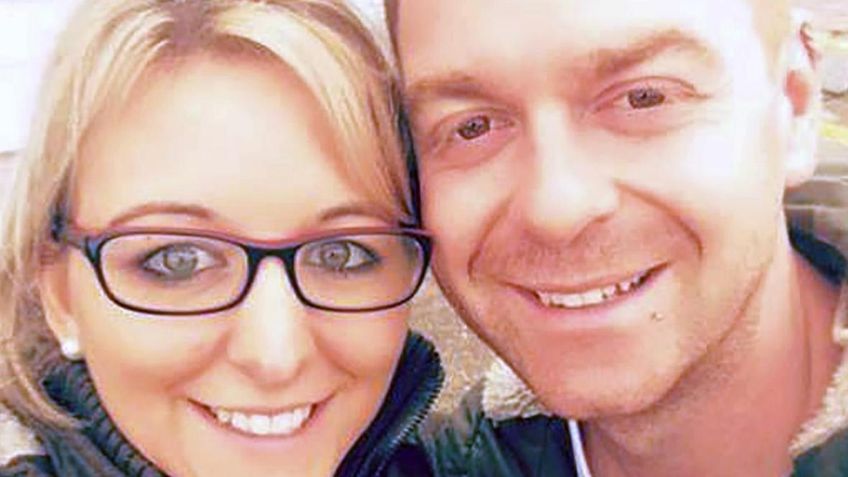 Laura le ruega al asesino de su esposo que le perdone la vida a ella y a su bebé no nacido