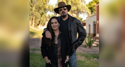 En una sola FOTO, Pepe Aguilar pone a posar a "el amor de su vida" a lado de su esposa