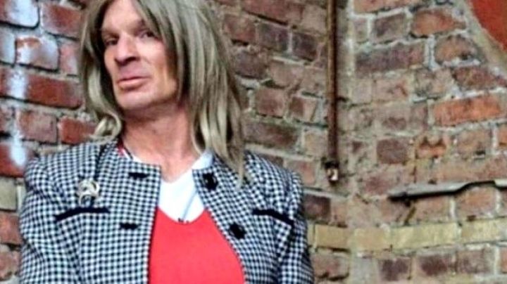 Ella sueña con ser monja; la Iglesia no le permite ordenarse en un convento porque es trans