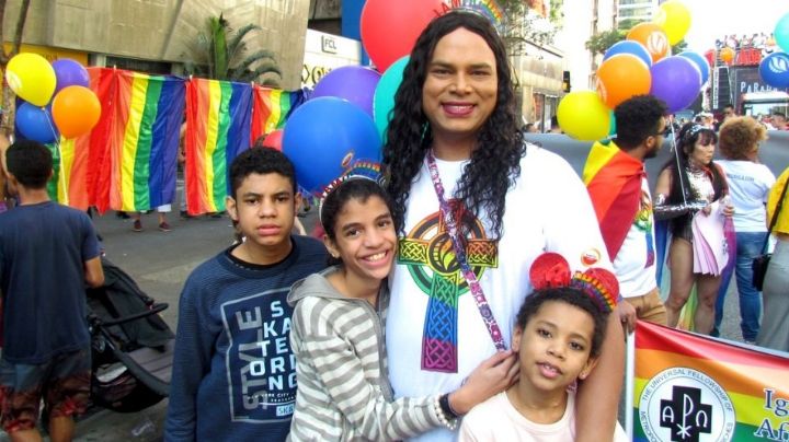 Brasil: ¡Histórico! Primera mujer travesti en adoptar será madre de dos niñas transexuales