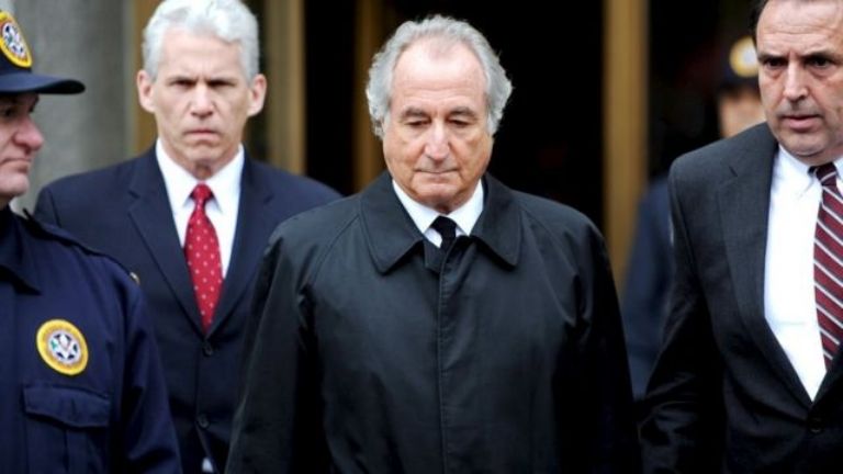 Bernie Madoff estafó a miles de personas con millones de dólares